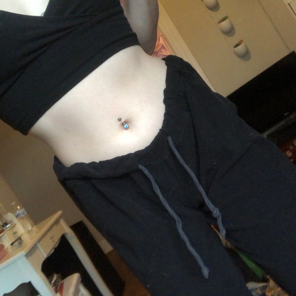 BLACK SWEATPANTS